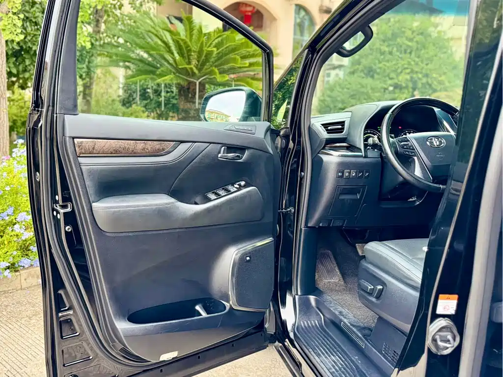 Toyota Vellfire 2023 — фото 5