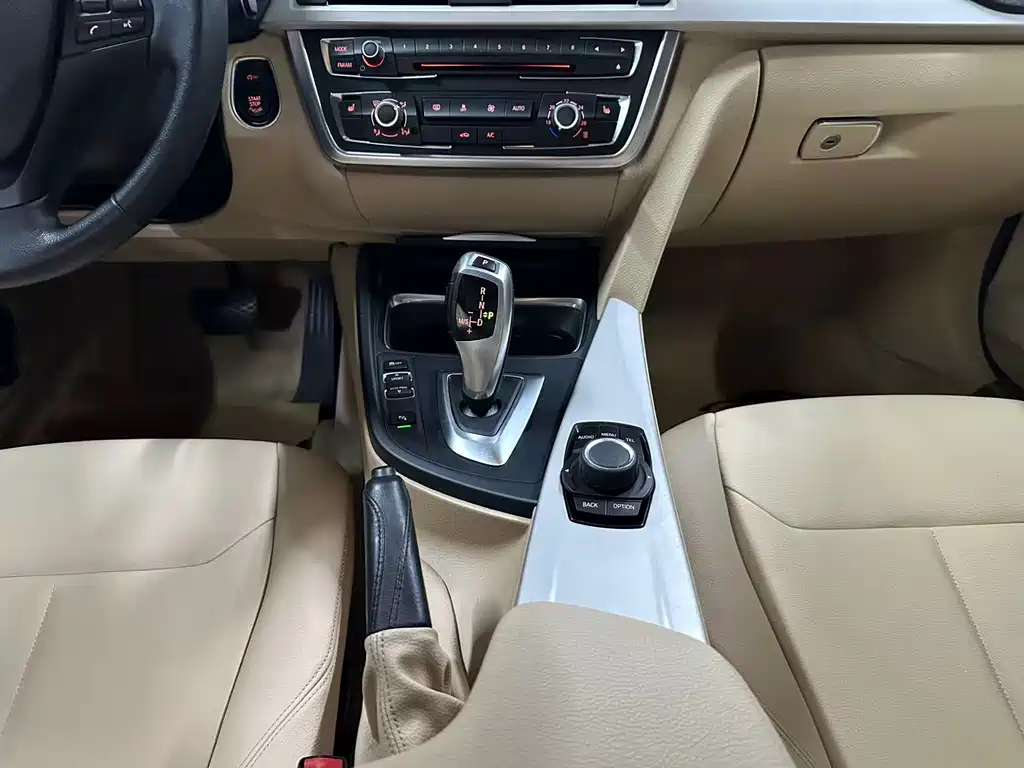 BMW 3 Series 2015 — фото 11