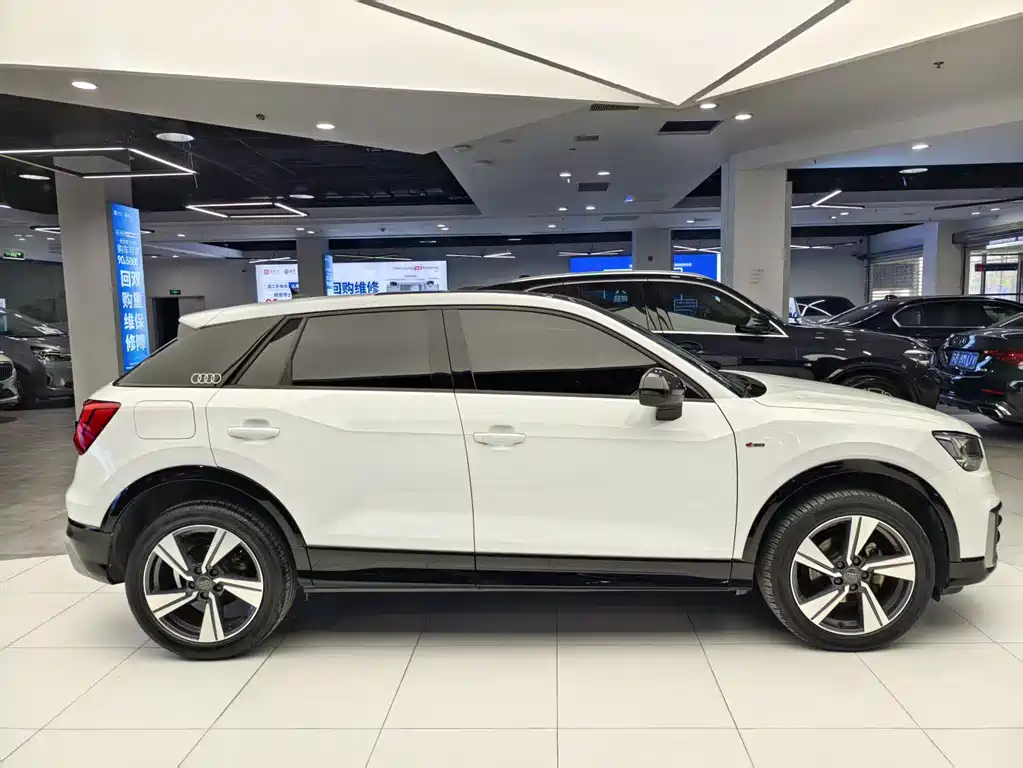 Audi Q2L 2021 — фото 18
