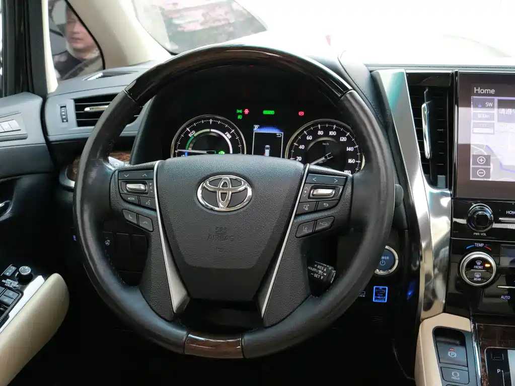 Toyota Alphard 2023 — фото 12