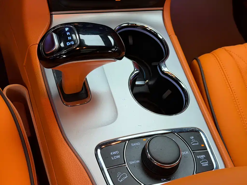Jeep Grand Cherokee 2015 — фото 8