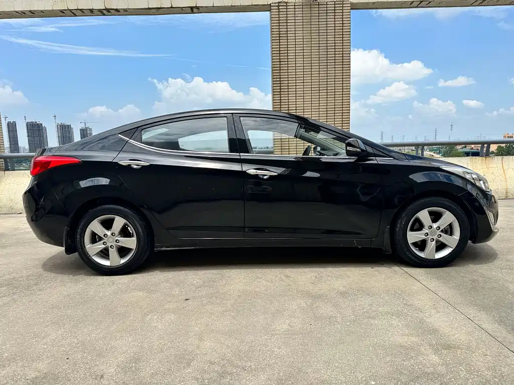 Hyundai Elantra 2013