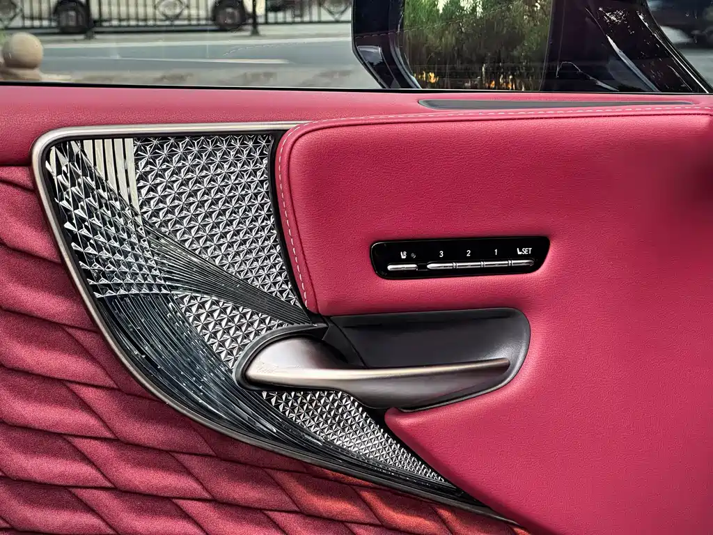 Lexus LS 2021 — фото 11