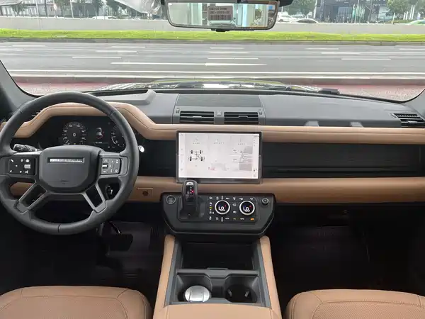 Land Rover Defender 2025