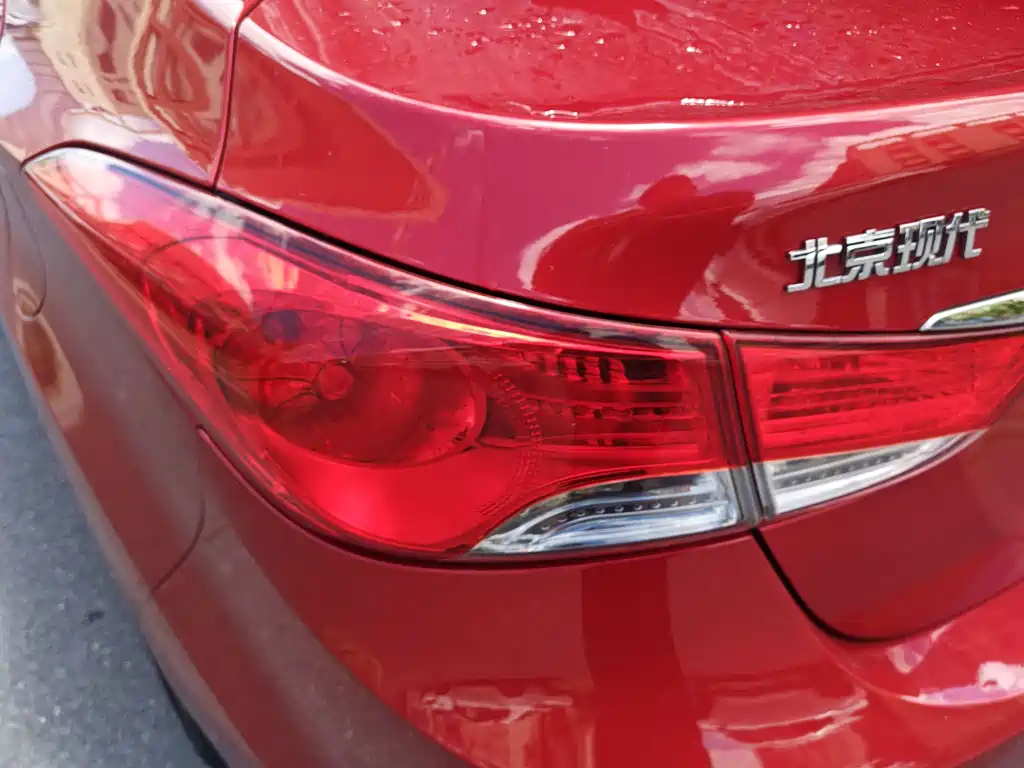 Hyundai Elantra 2016 — фото 12