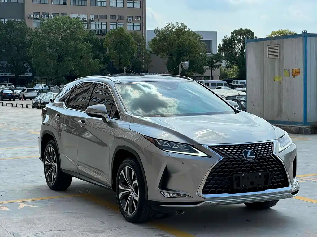 Lexus RX 2023 — фото 1