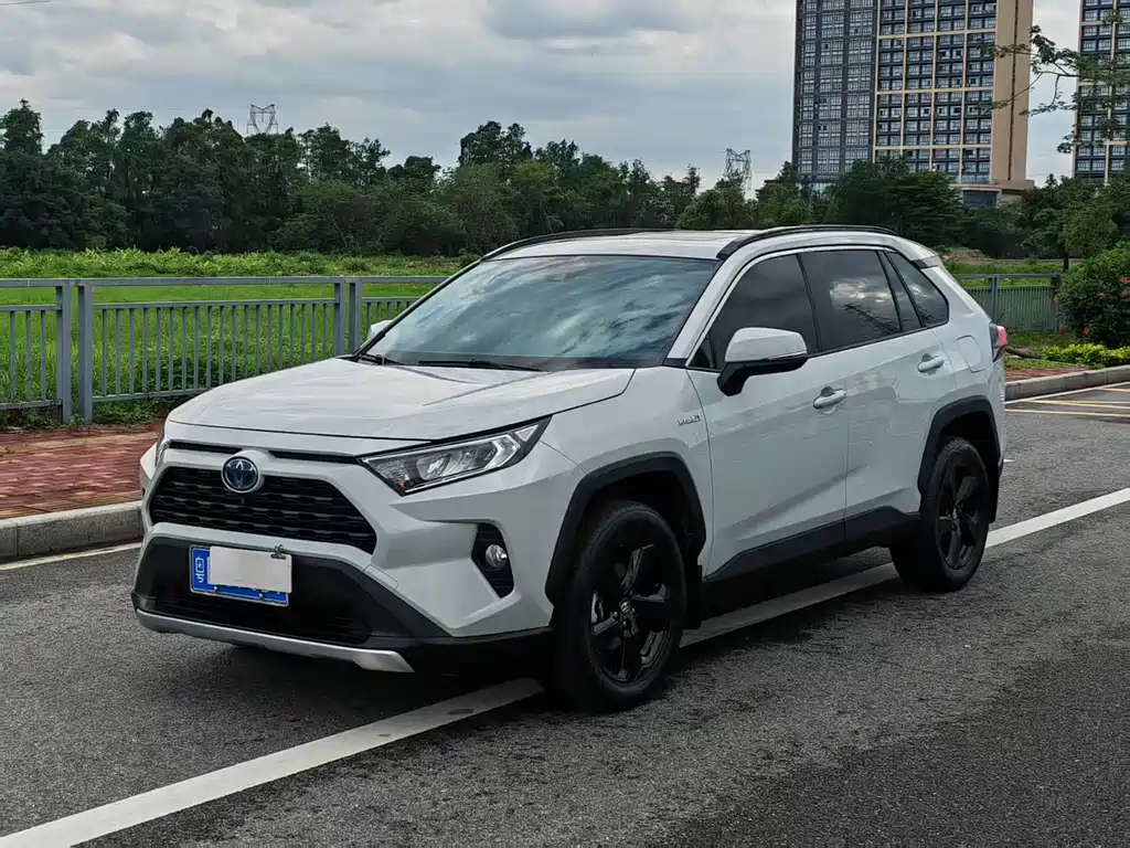Toyota RAV4 2020 — фото 3