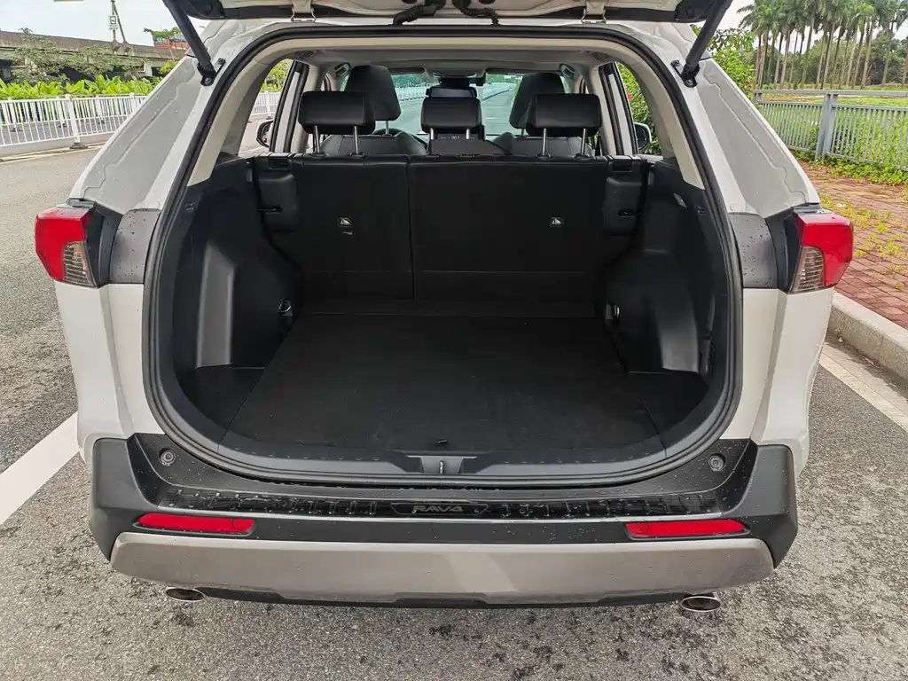 Toyota RAV4 2020 — фото 15