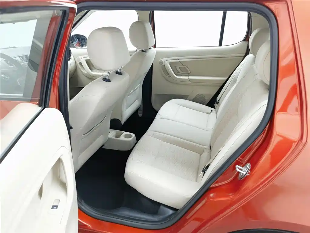 Skoda Fabia 2014 — фото 15