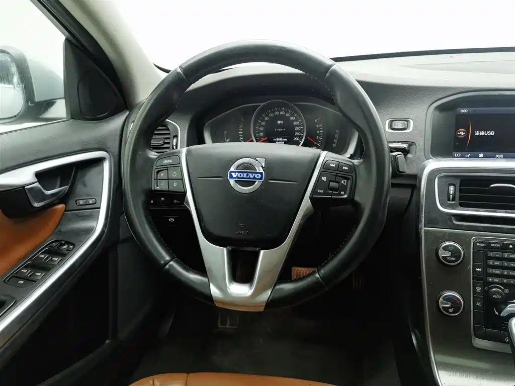 Volvo S60 2014 — фото 11