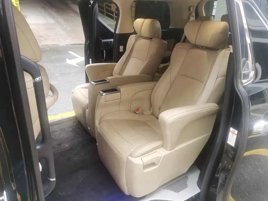 Toyota Alphard 2017 — фото 8