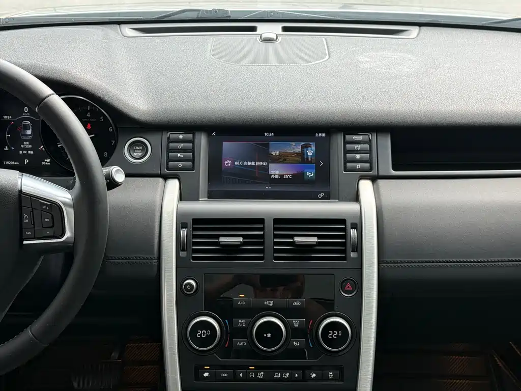 Land Rover Discovery Sport 2017 — фото 15