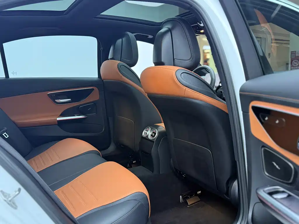 Mercedes-Benz C-Class 2023 — фото 16