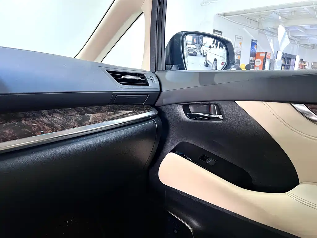 Toyota Alphard 2023 — фото 31