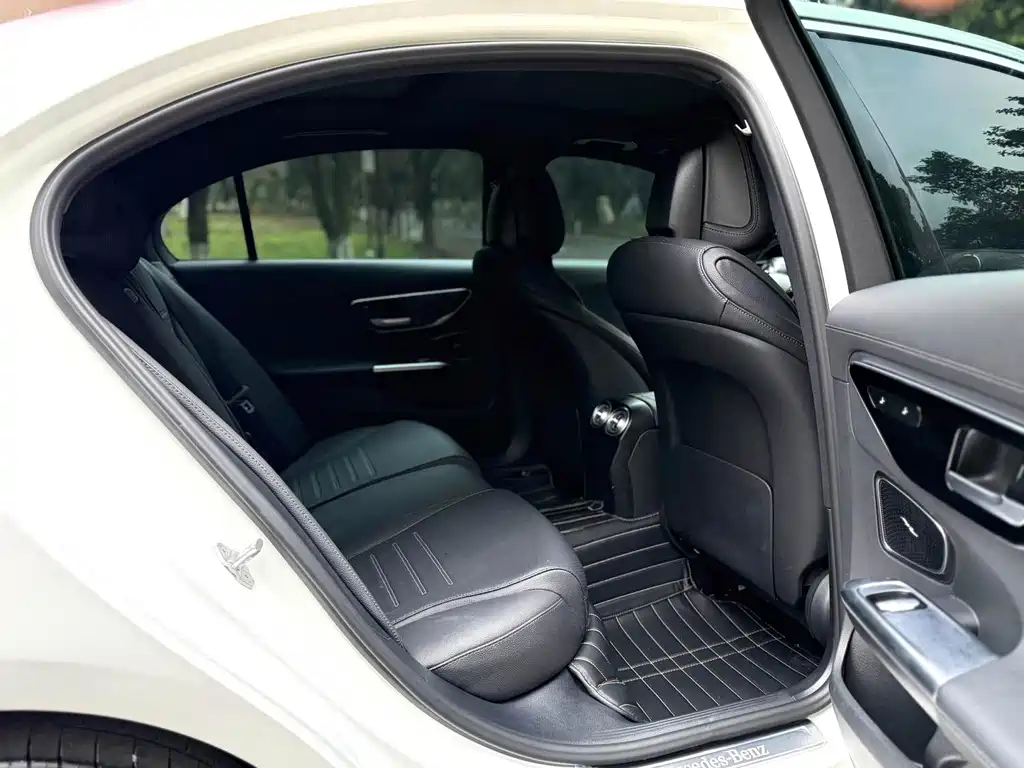 Mercedes-Benz C-Class 2023 — фото 9