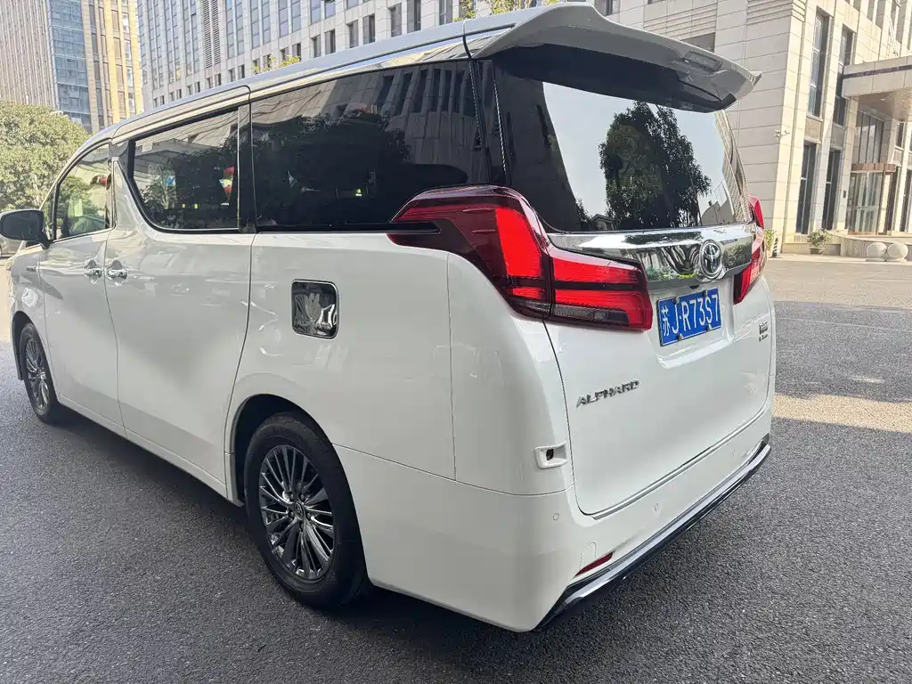 Toyota Alphard 2023 — фото 5