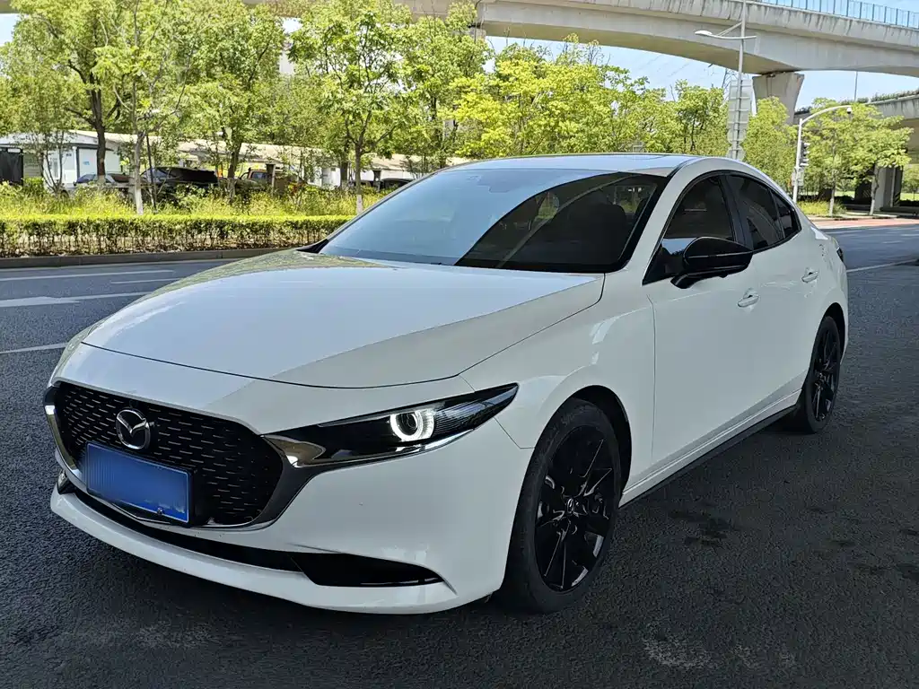 Mazda 3 Axela 2022 — фото 1
