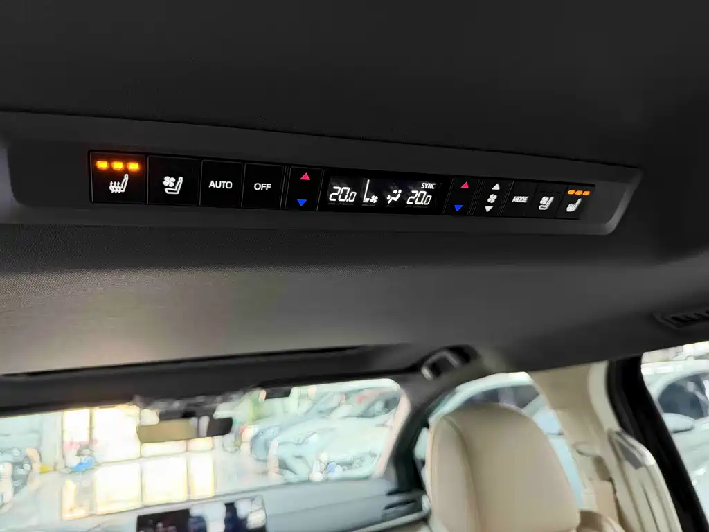 Toyota Sienna 2023 — фото 13