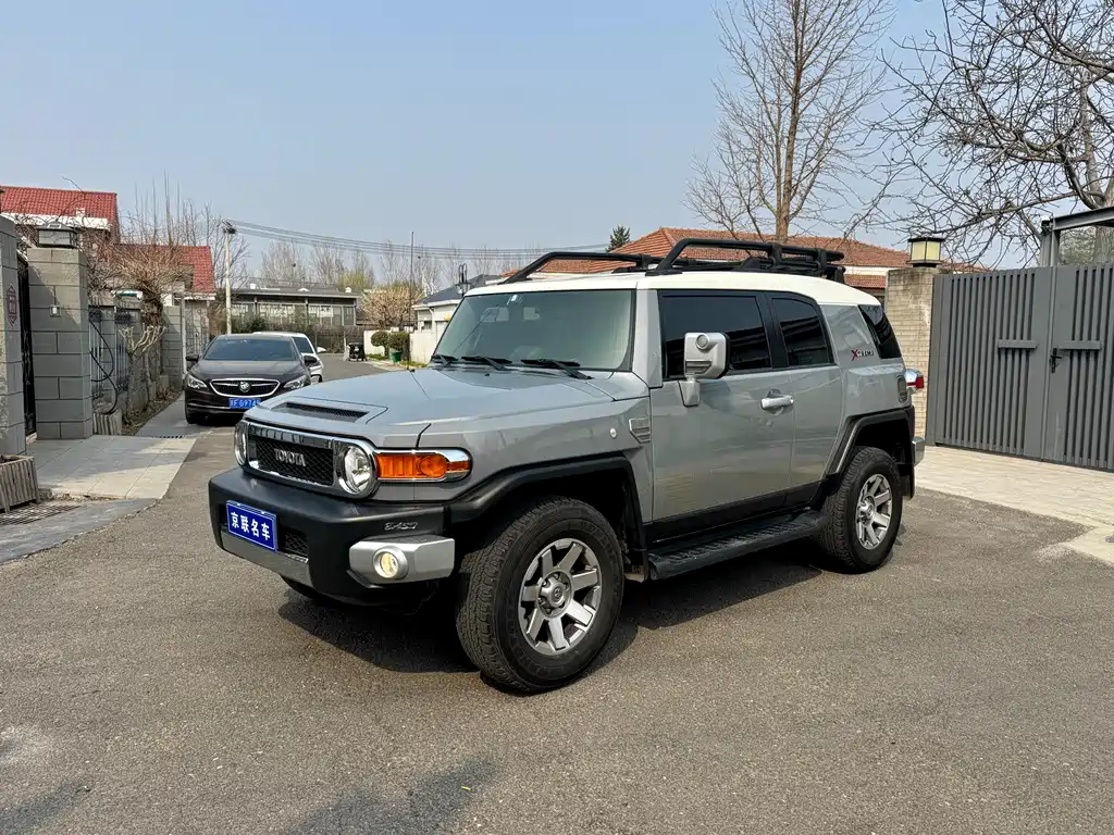 Toyota FJ Cruiser 2019 — фото 1