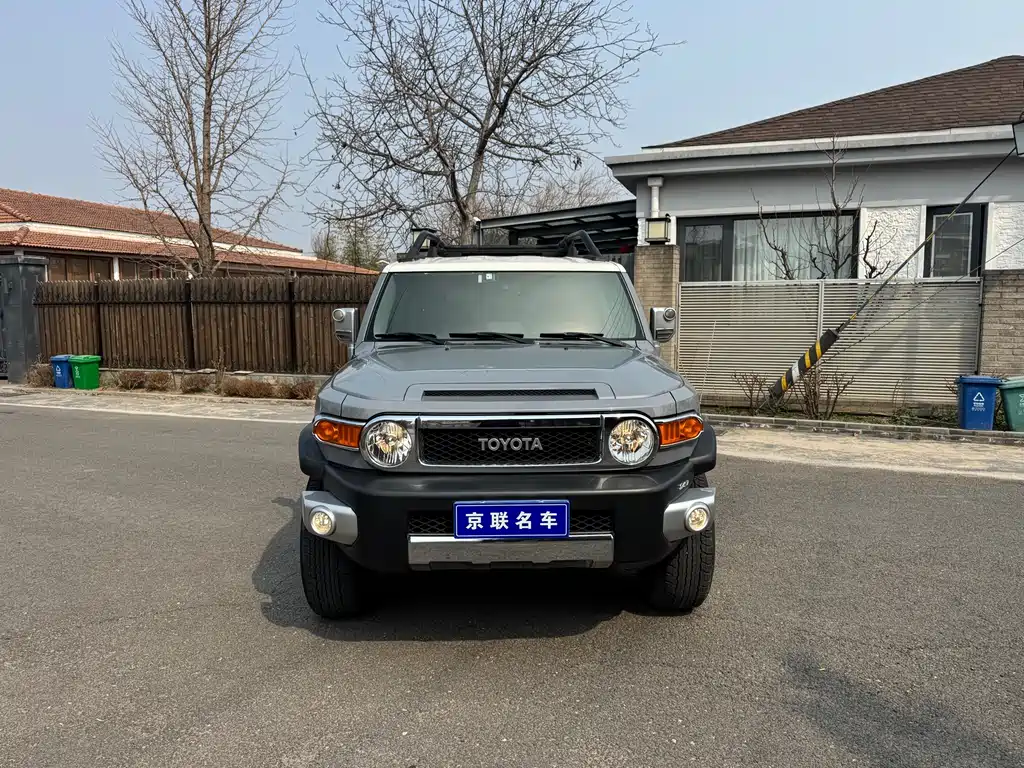 Toyota FJ Cruiser 2019 — фото 2