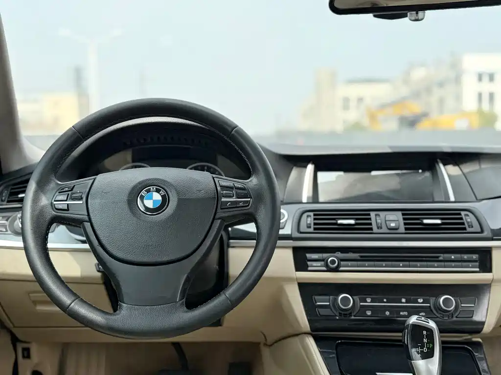 BMW 5 Series 2012 — фото 14