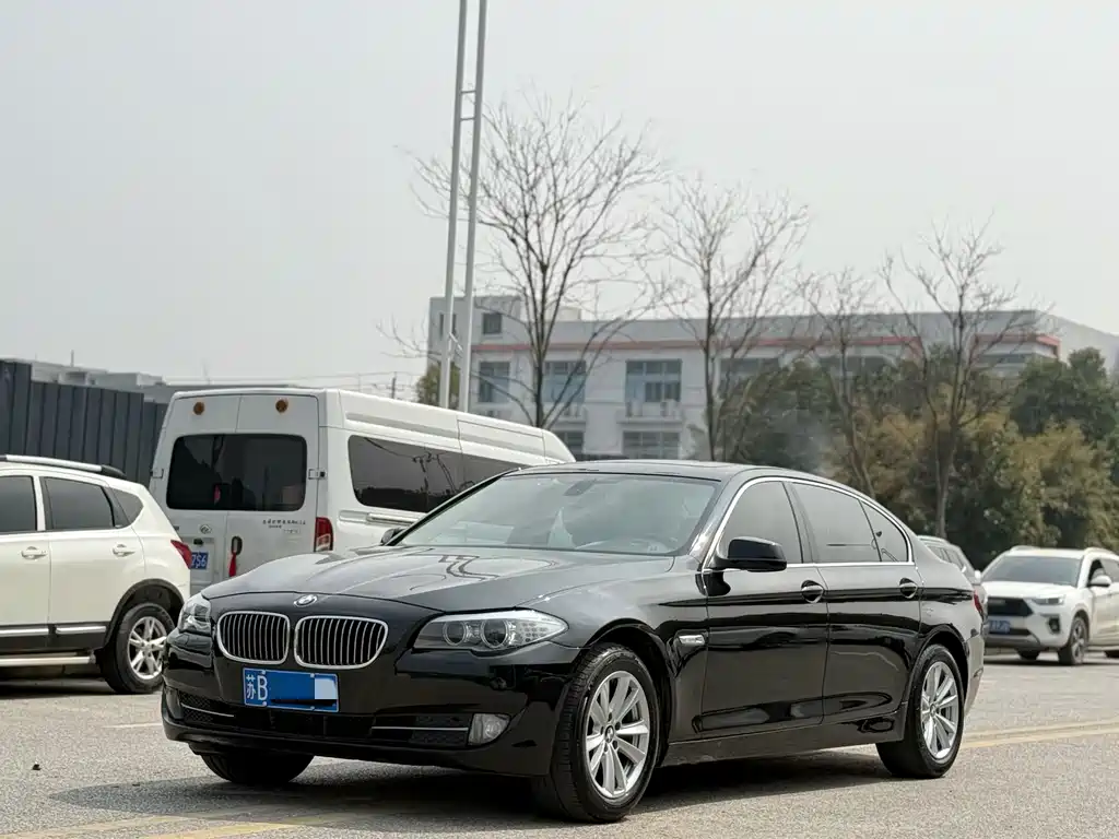 BMW 5 Series 2012 — фото 1
