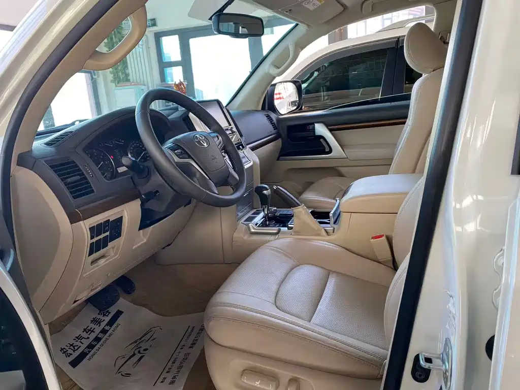 Toyota Land Cruiser 2018 — фото 6