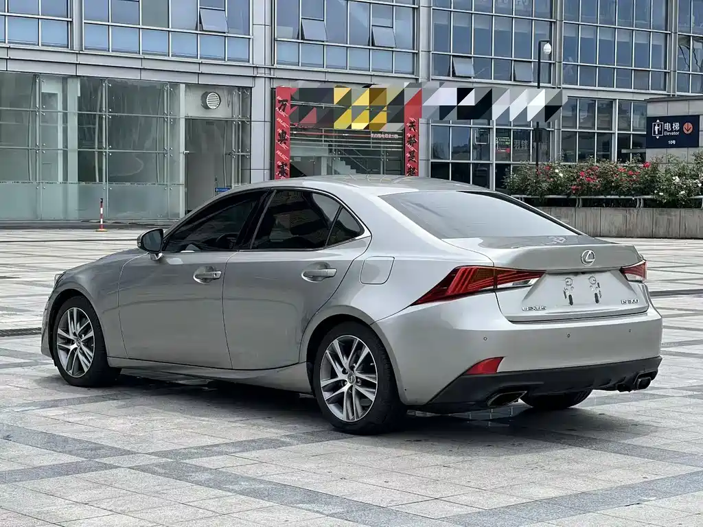 Lexus IS 2019 — фото 4