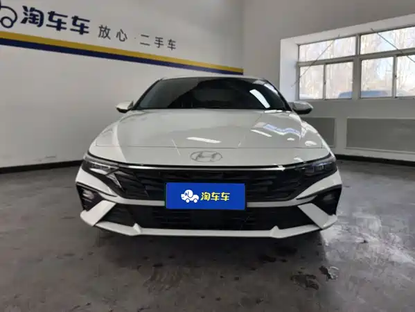 Hyundai Elantra 2024
