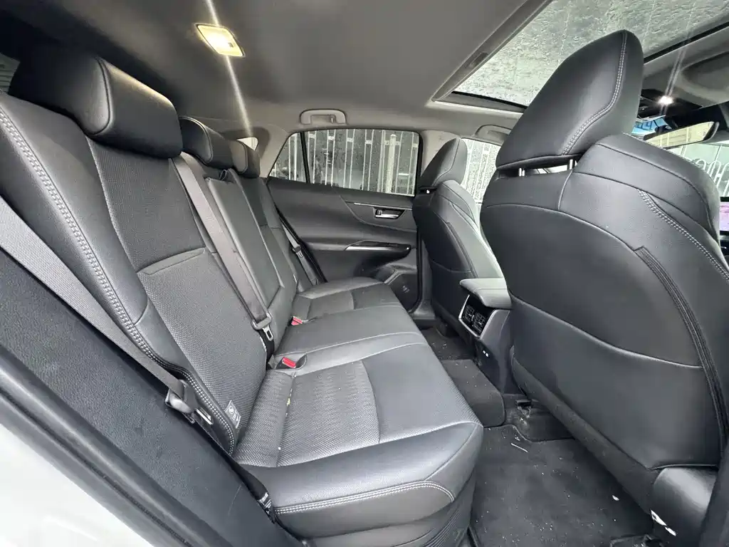 Toyota Venza 2023 — фото 13