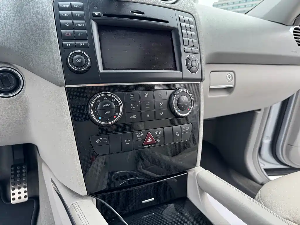 Mercedes-Benz M-Class 2011 — фото 14