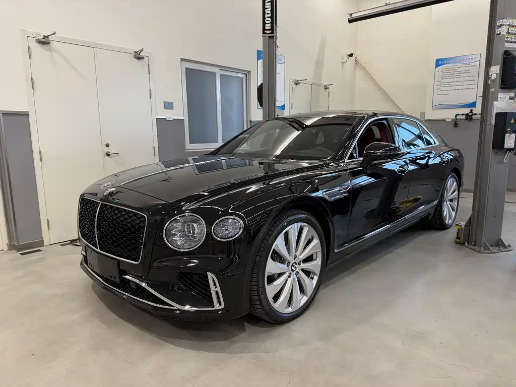 Bentley Flying Spur Plug-In Hybrid 2026 — фото 2