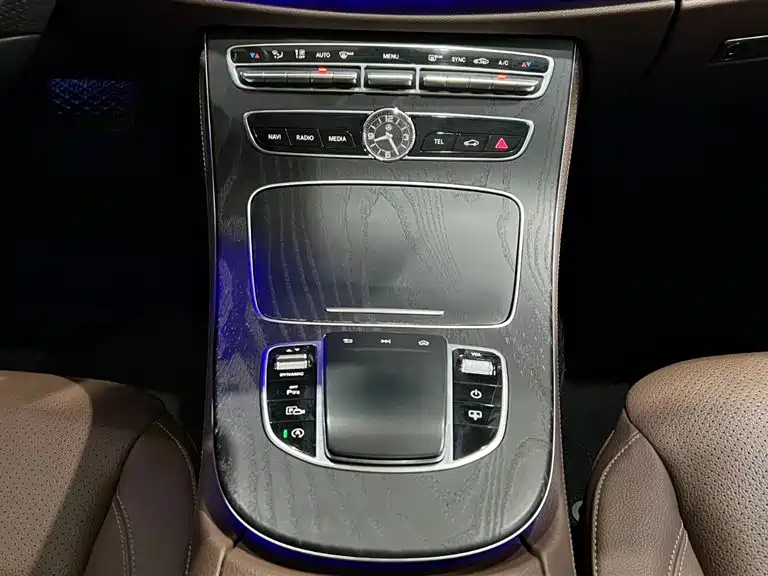 Mercedes-Benz E-Class 2019 — фото 10