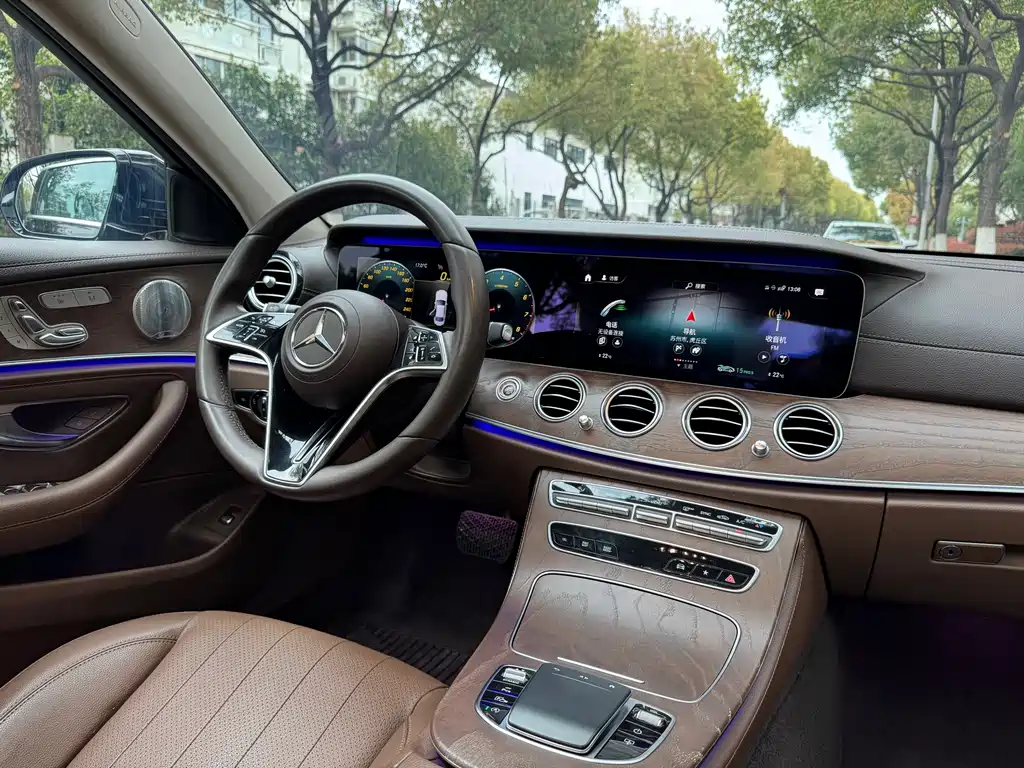 Mercedes-Benz E-Class 2021 — фото 13