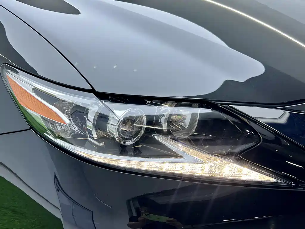 Lexus ES 2018 — фото 21