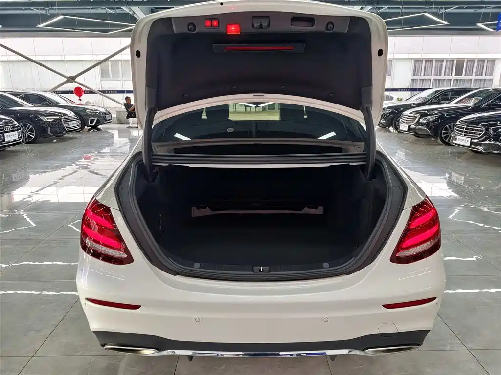 Mercedes-Benz E-Class 2020 — фото 27