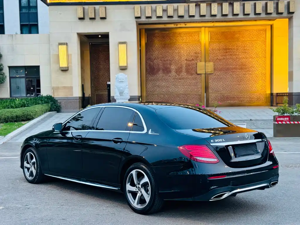 Mercedes-Benz E-Class 2019 — фото 16