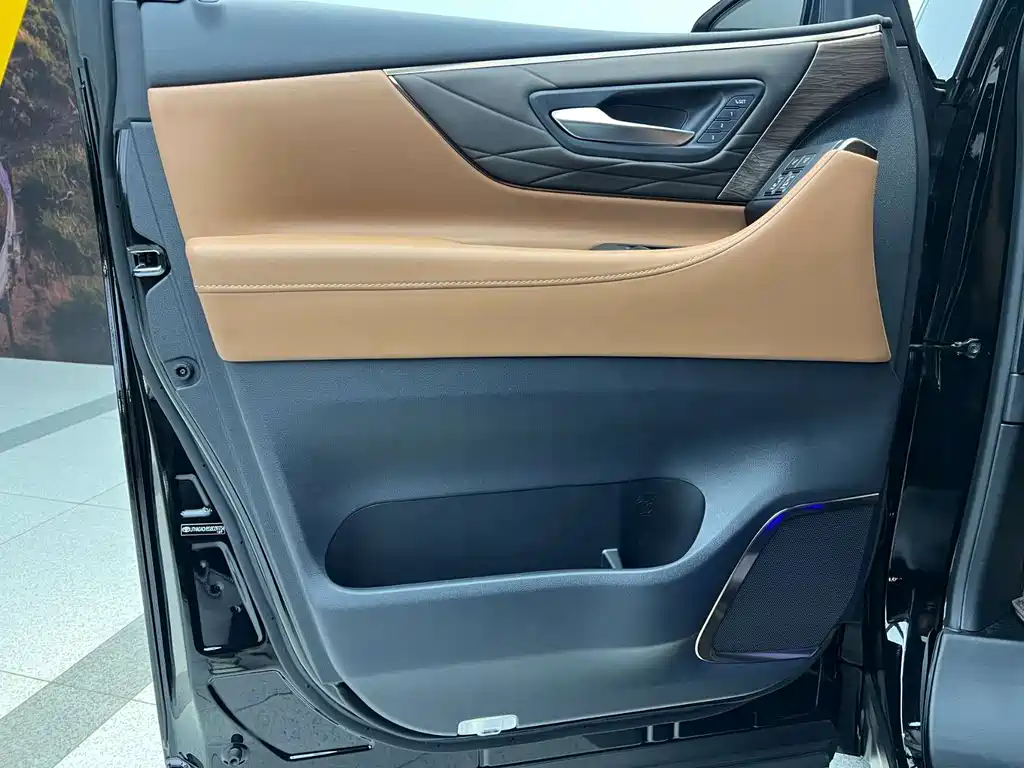 Toyota Alphard 2025 — фото 2