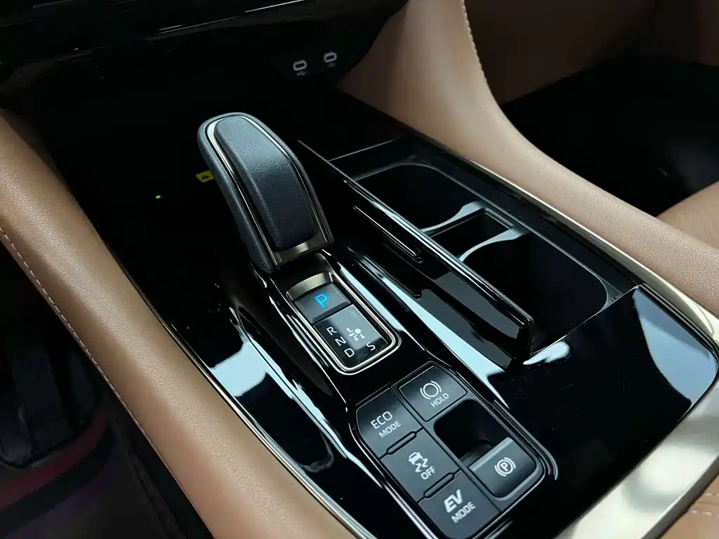 Toyota Alphard 2025 — фото 3