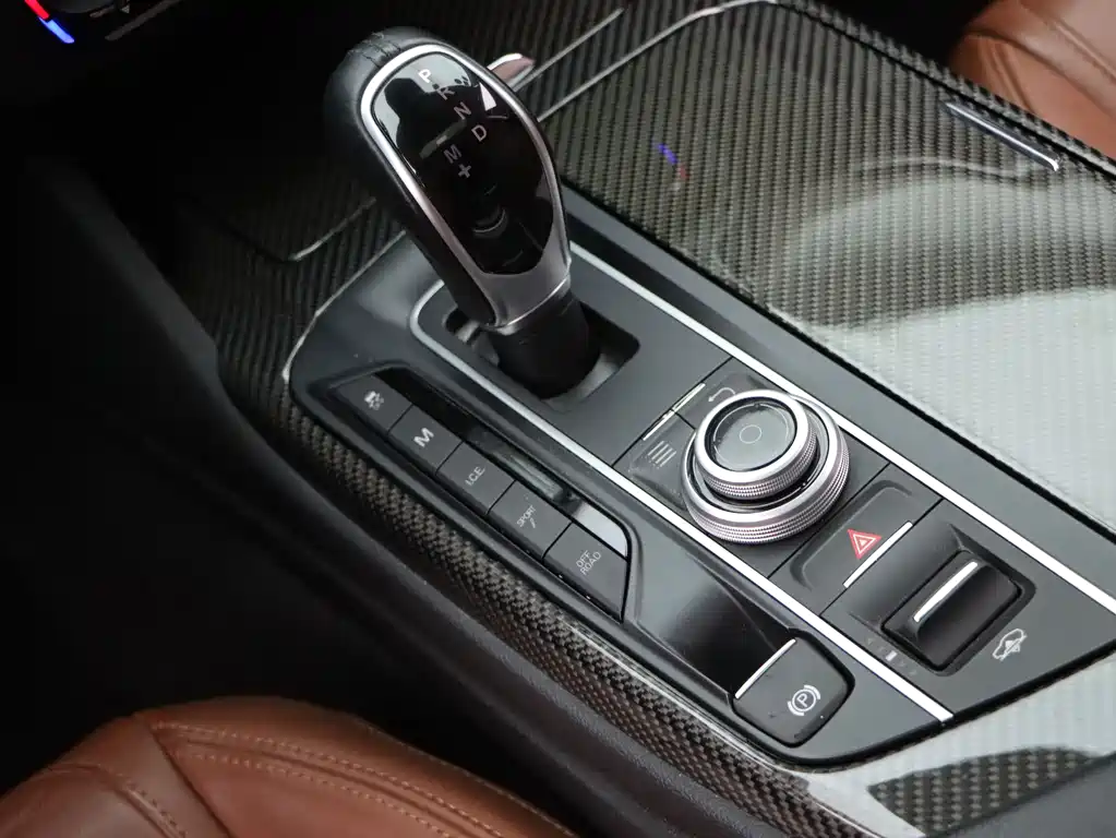 Maserati Levante 2017 — фото 14
