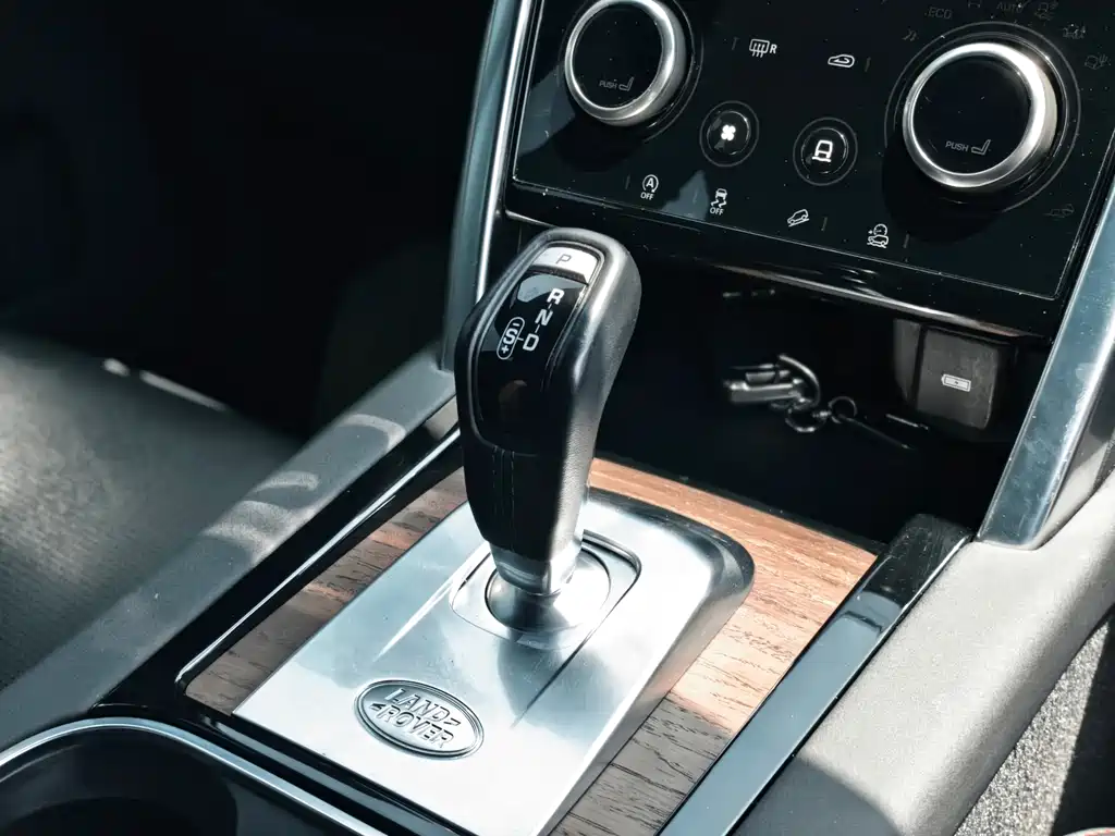 Land Rover Discovery Sport 2023 — фото 14