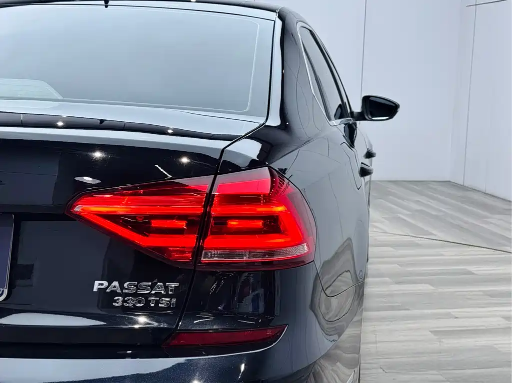 Volkswagen Passat 2018 — фото 23