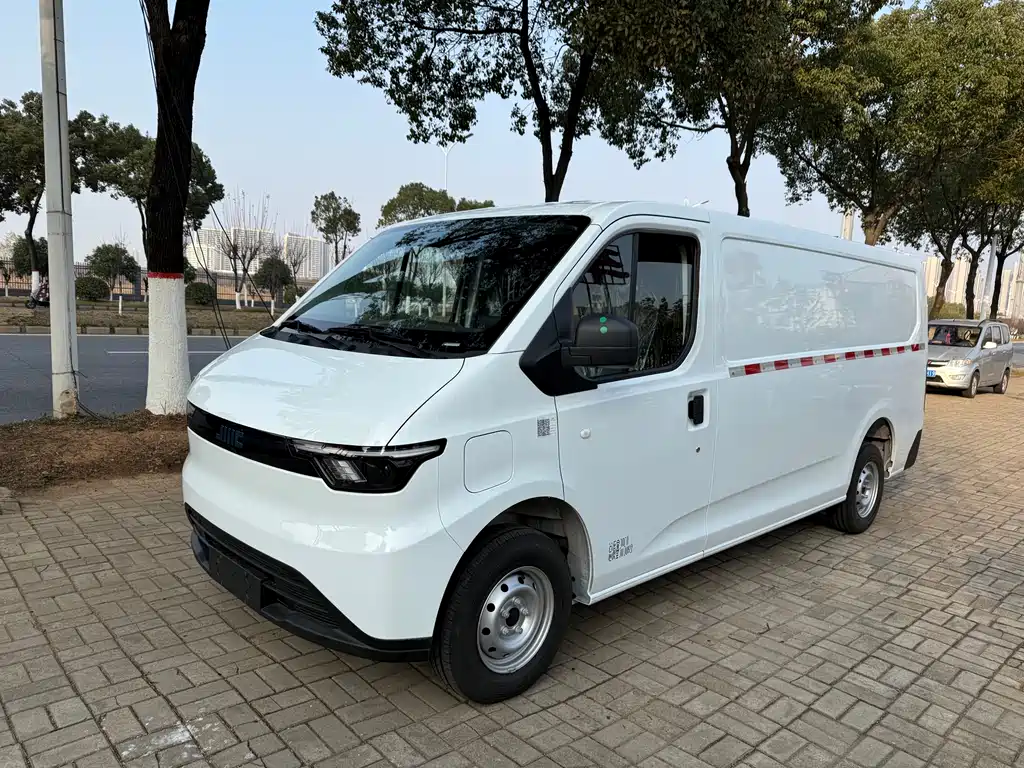 JMC E-Fushun — фото 1