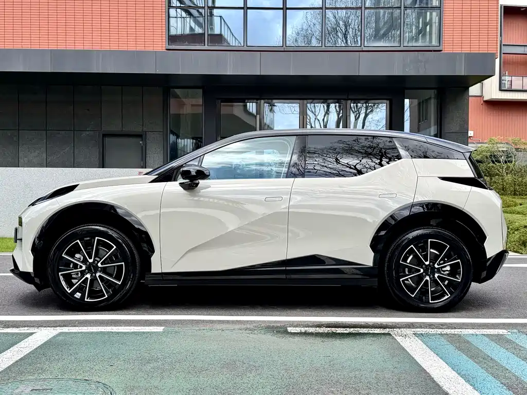 Zeekr X 2024