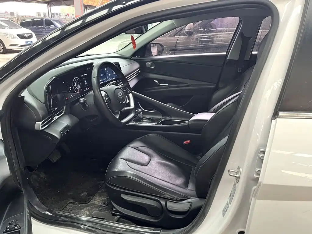 Hyundai Elantra 2022