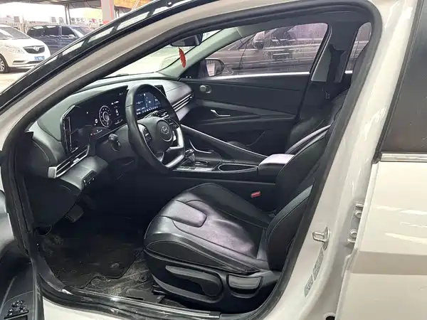 Hyundai Elantra 2022