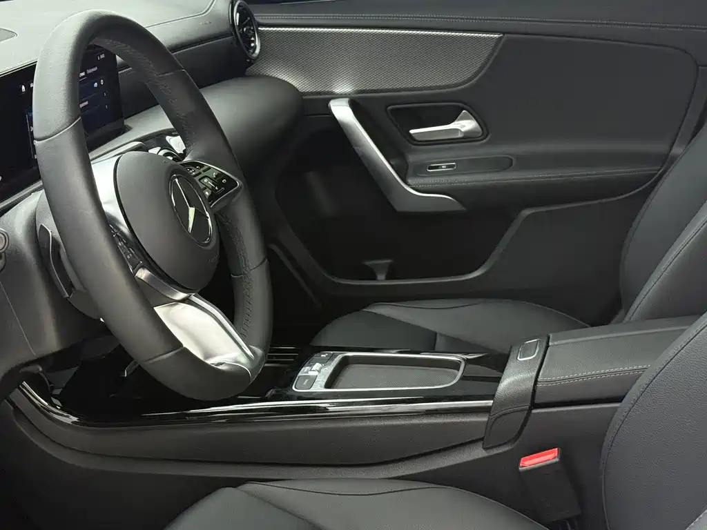 Mercedes-Benz A-Class 2023 — фото 16