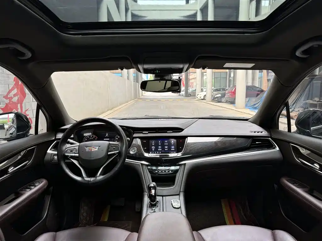 Cadillac XT6 2022 — фото 11