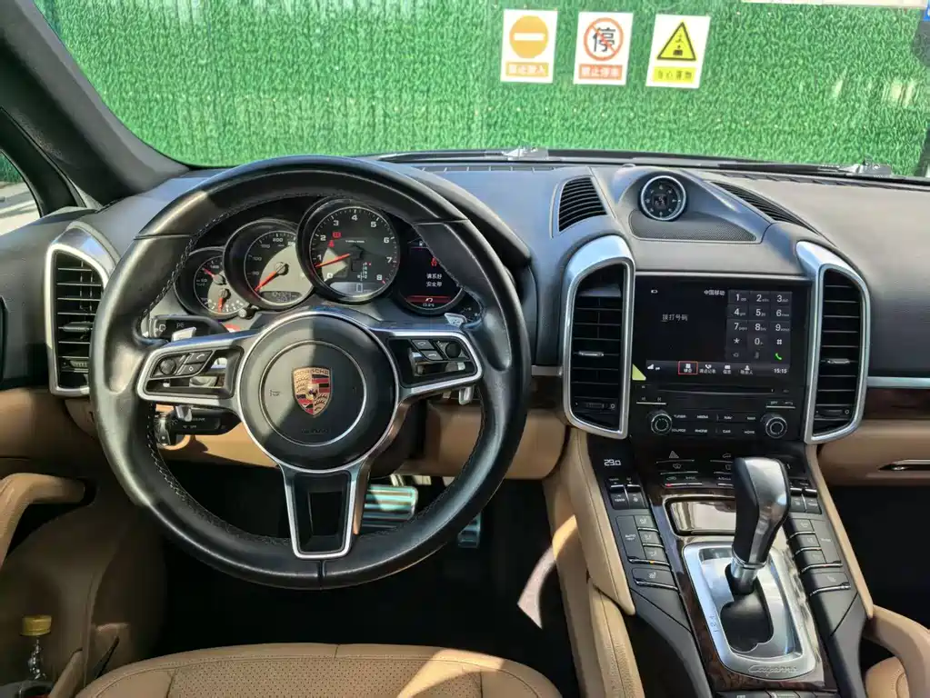 Porsche Cayenne 2017 — фото 12