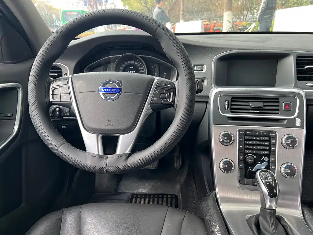 Volvo S60 2016 — фото 10